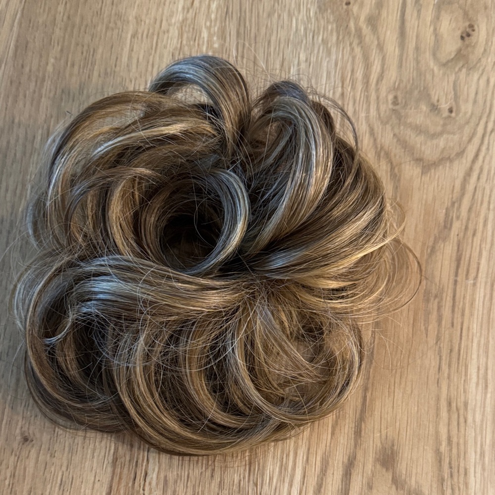 Tony of Beverly Messy Bun Scrunchie Clip-In in light Brown with highlight